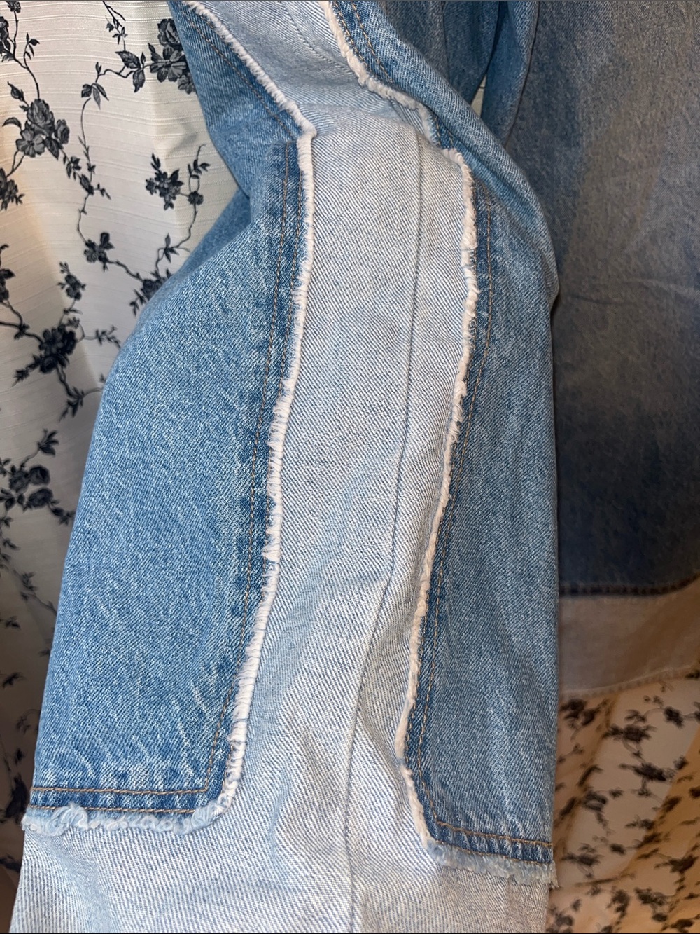 Old Navy Two Tone High Rise Baggy Wide Leg Jeans - Picture 2 of 5